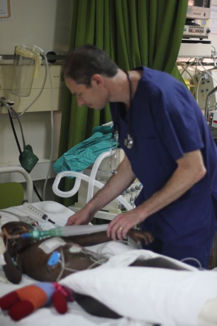 Volunteer Adrian in the ICU ward in Rwanda