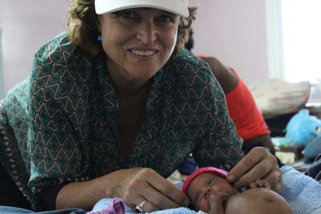 premature babies of PNG receive some knitted love
