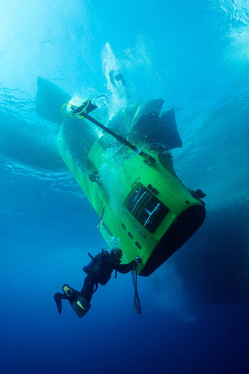 James Cameron's DeepSea sub on a text dive